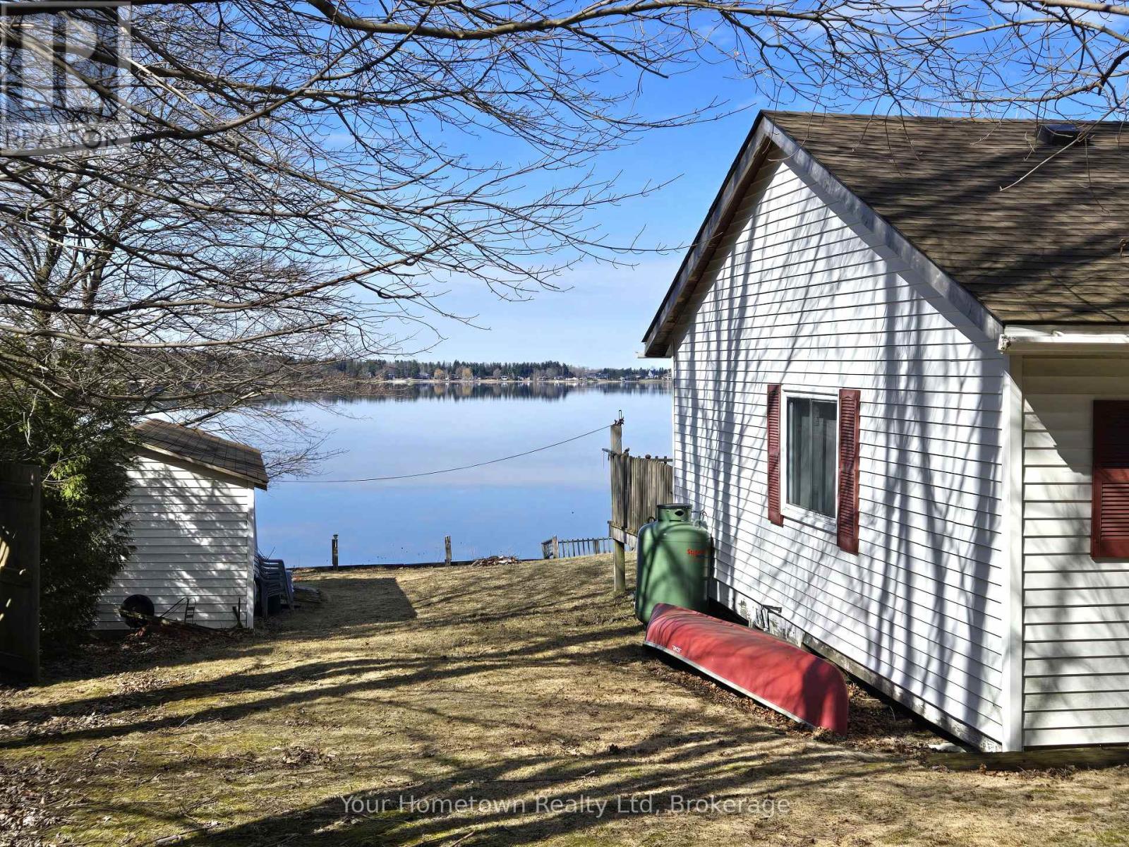 911 Ninth Street, Centre Wellington, Ontario  N0B 1J0 - Photo 2 - X12081034