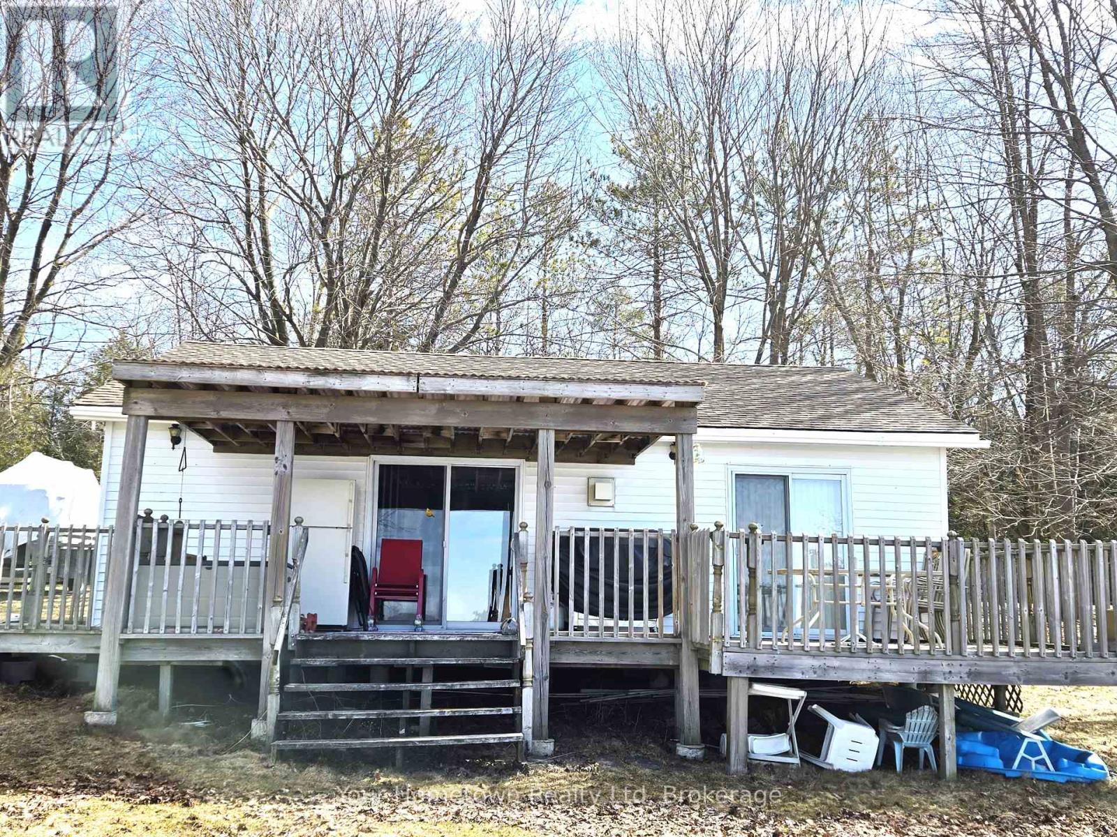 911 Ninth Street, Centre Wellington, Ontario  N0B 1J0 - Photo 22 - X12081034