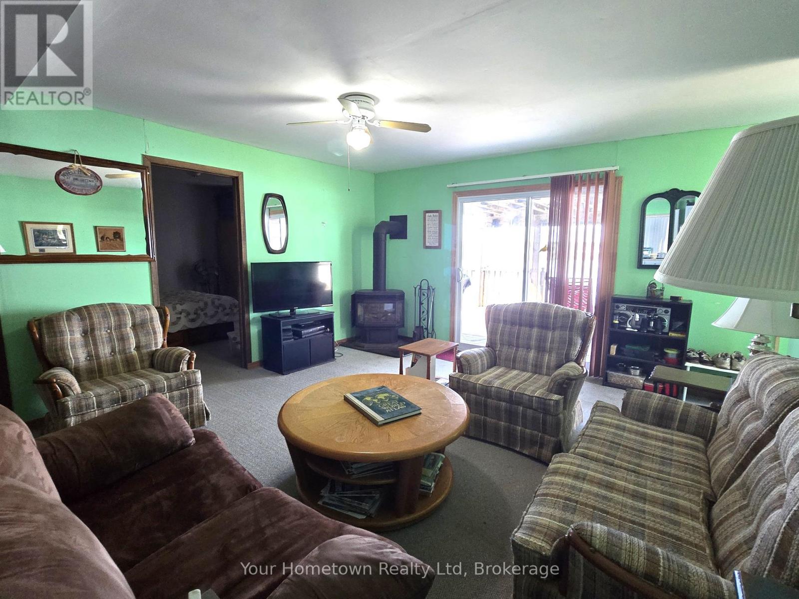911 Ninth Street, Centre Wellington, Ontario  N0B 1J0 - Photo 6 - X12081034