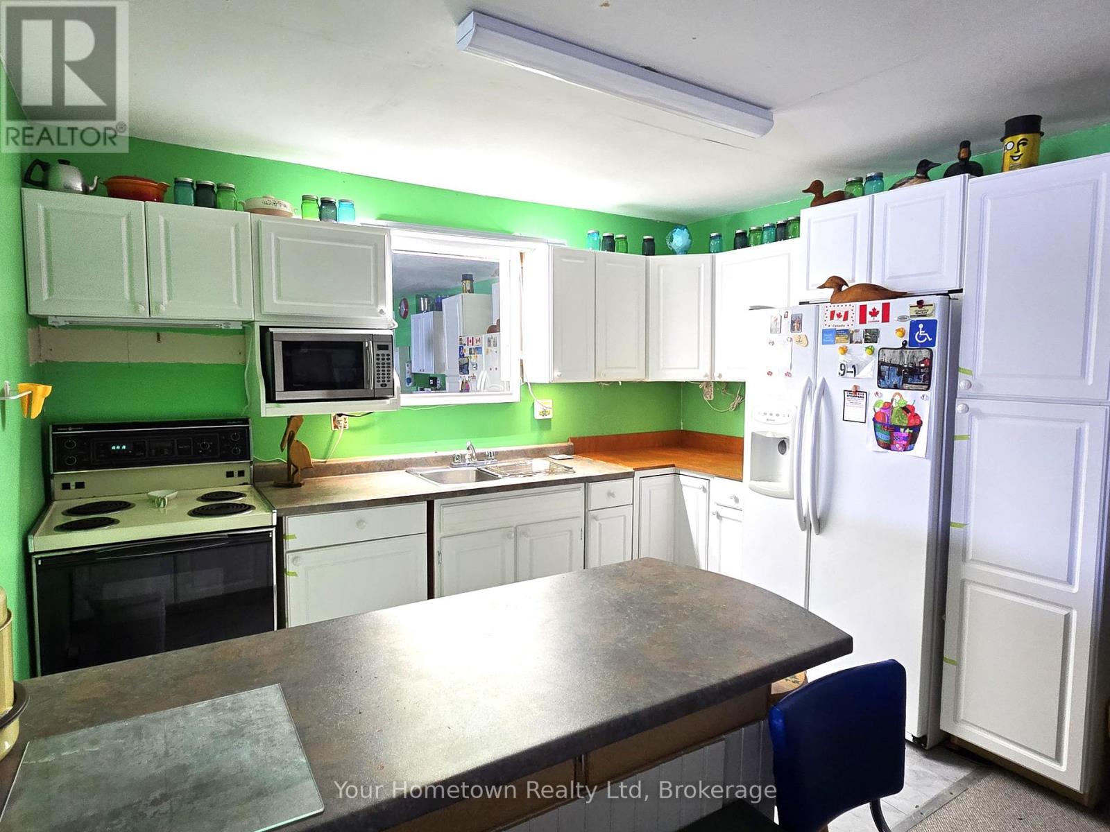 911 Ninth Street, Centre Wellington, Ontario  N0B 1J0 - Photo 8 - X12081034