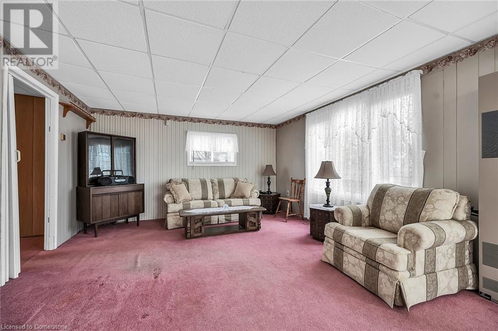 Property at 20 MELVILLE Lane image 4