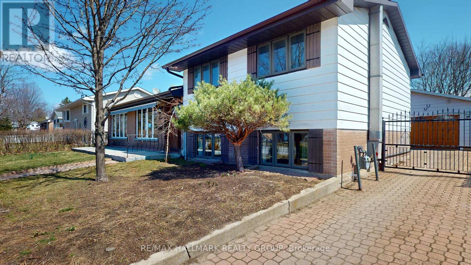 Property at 677 LAURIER BOULEVARD image 3