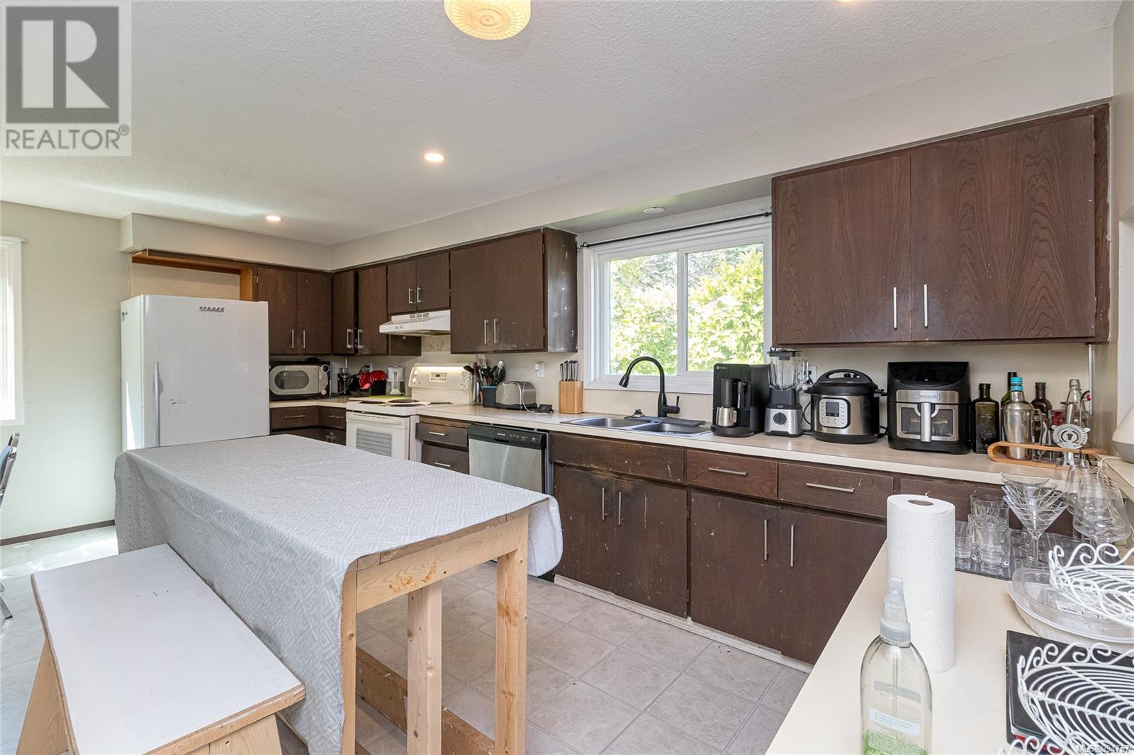 Property at 3061 Sooke Rd image 4