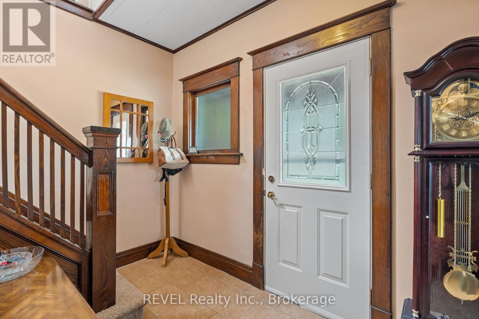 4743 Epworth Circle, Niagara Falls (Downtown), Ontario  L2E 1E1 - Photo 4 - X10428732