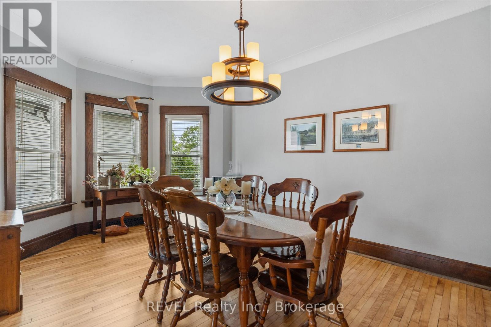 4743 Epworth Circle, Niagara Falls (Downtown), Ontario  L2E 1E1 - Photo 8 - X10428732