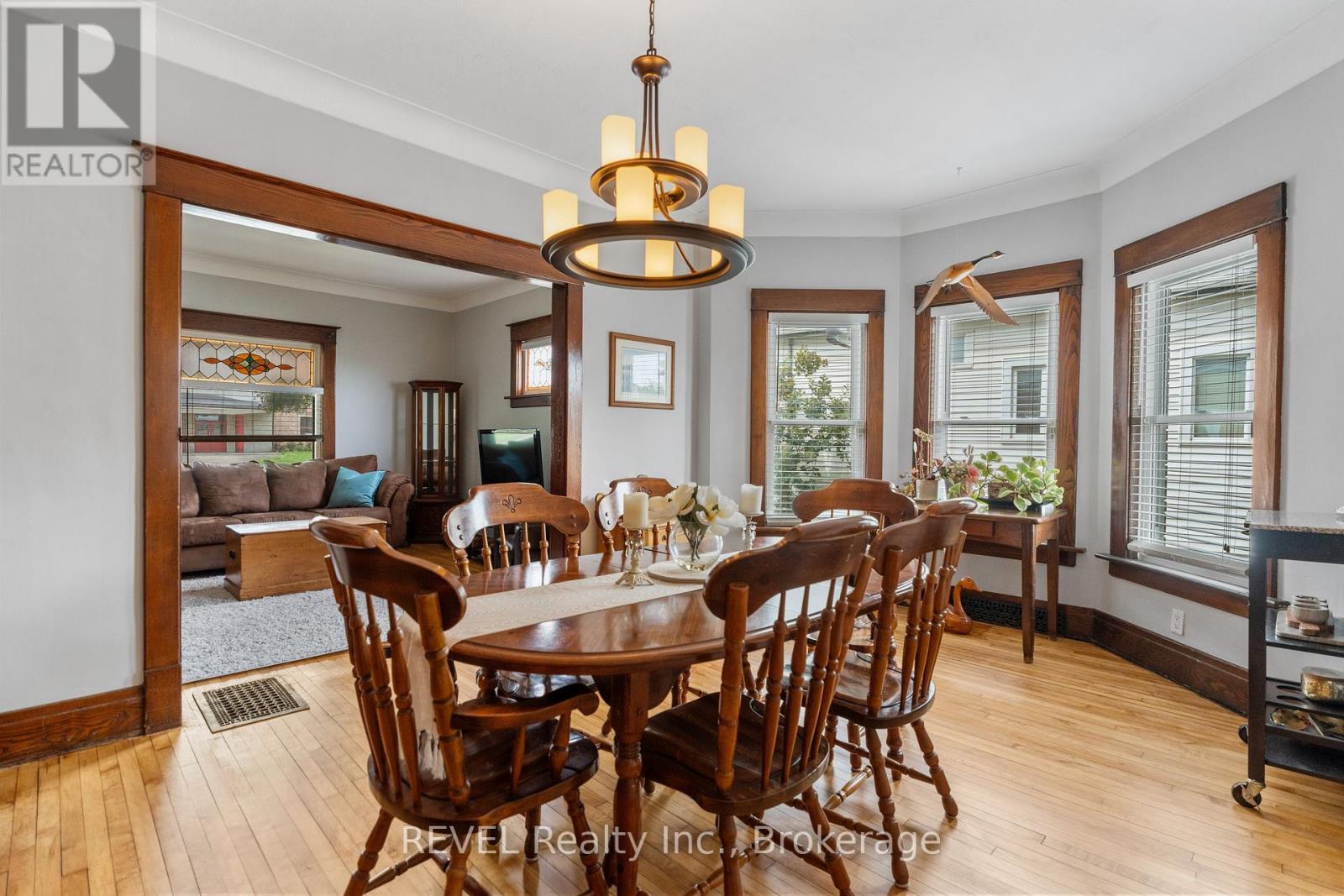 4743 Epworth Circle, Niagara Falls (Downtown), Ontario  L2E 1E1 - Photo 9 - X10428732