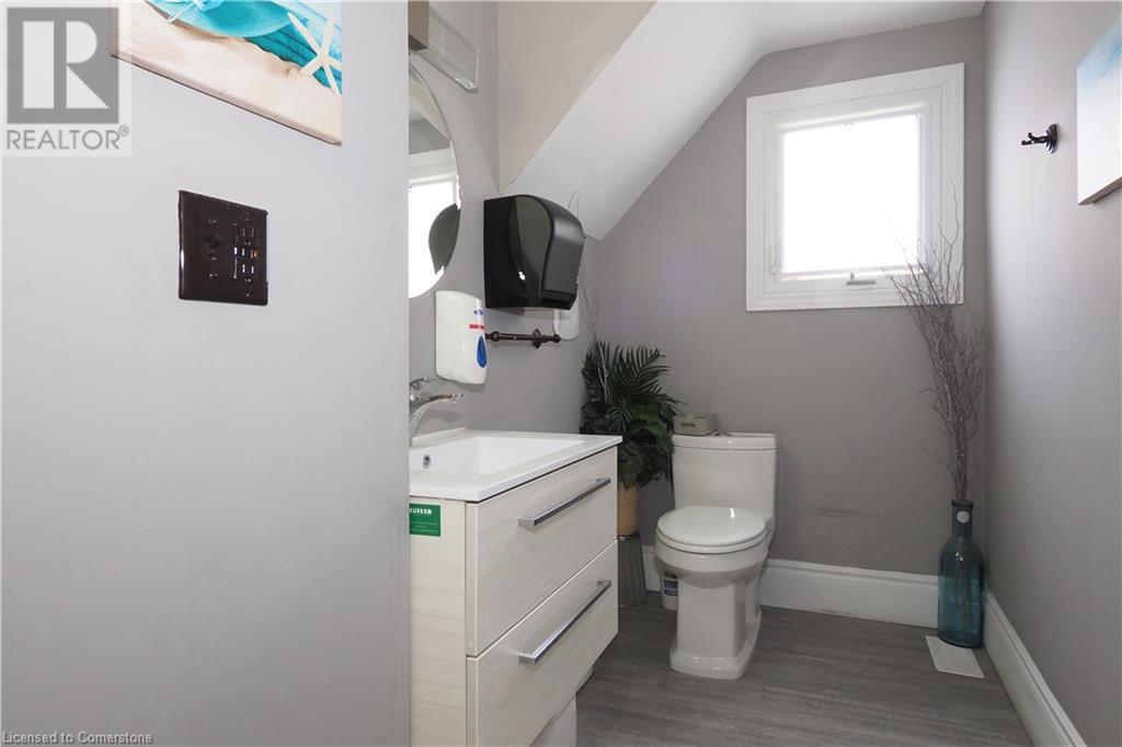 561 Queen Street S, Kitchener, Ontario  N2G 1W9 - Photo 13 - 40716592