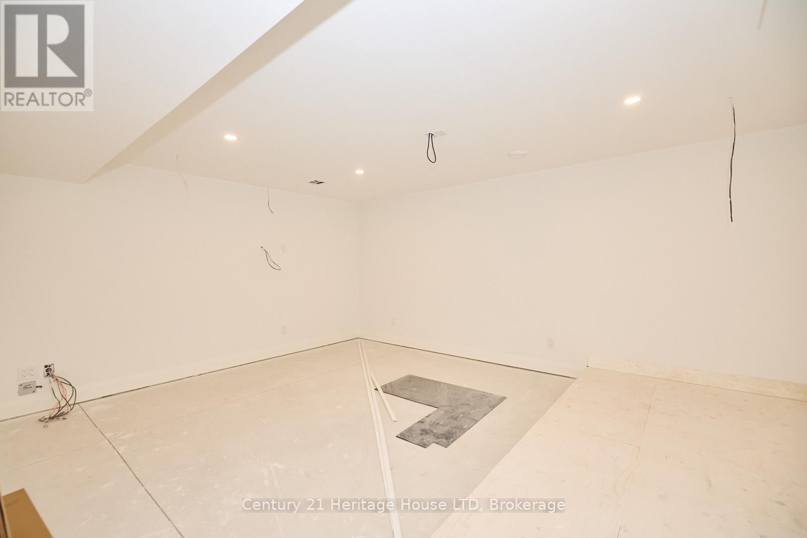 42 Aquadale Drive, St. Catharines, Ontario  L2N 2P8 - Photo 34 - X12081152