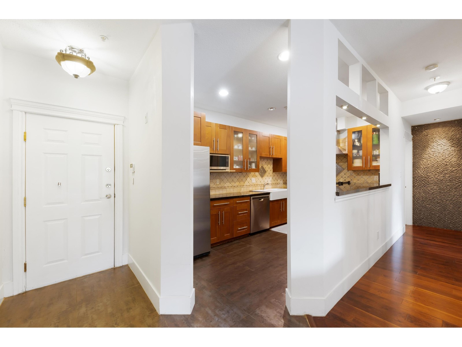 106 10665 139 Street, Surrey, British Columbia  V3Y 4L8 - Photo 4 - R2989786