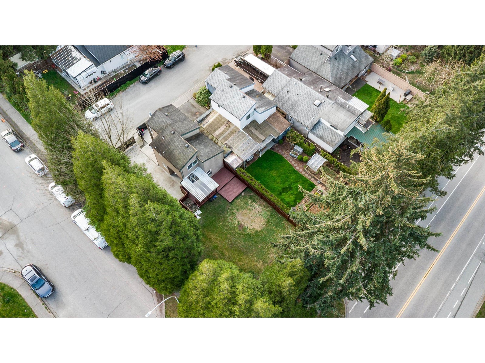 Property at 8008 139B STREET image 4