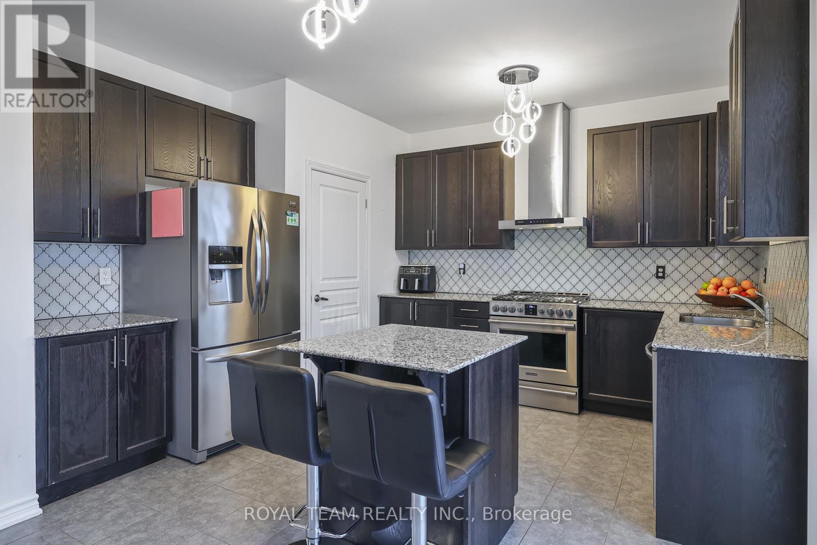 61 Lampkin Street, Georgina, Ontario  L0E 1R0 - Photo 5 - N12081125