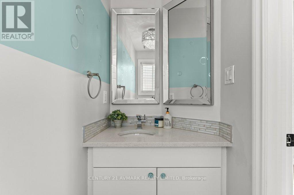 Property at 8105 WOODSVIEW CRESCENT image 5