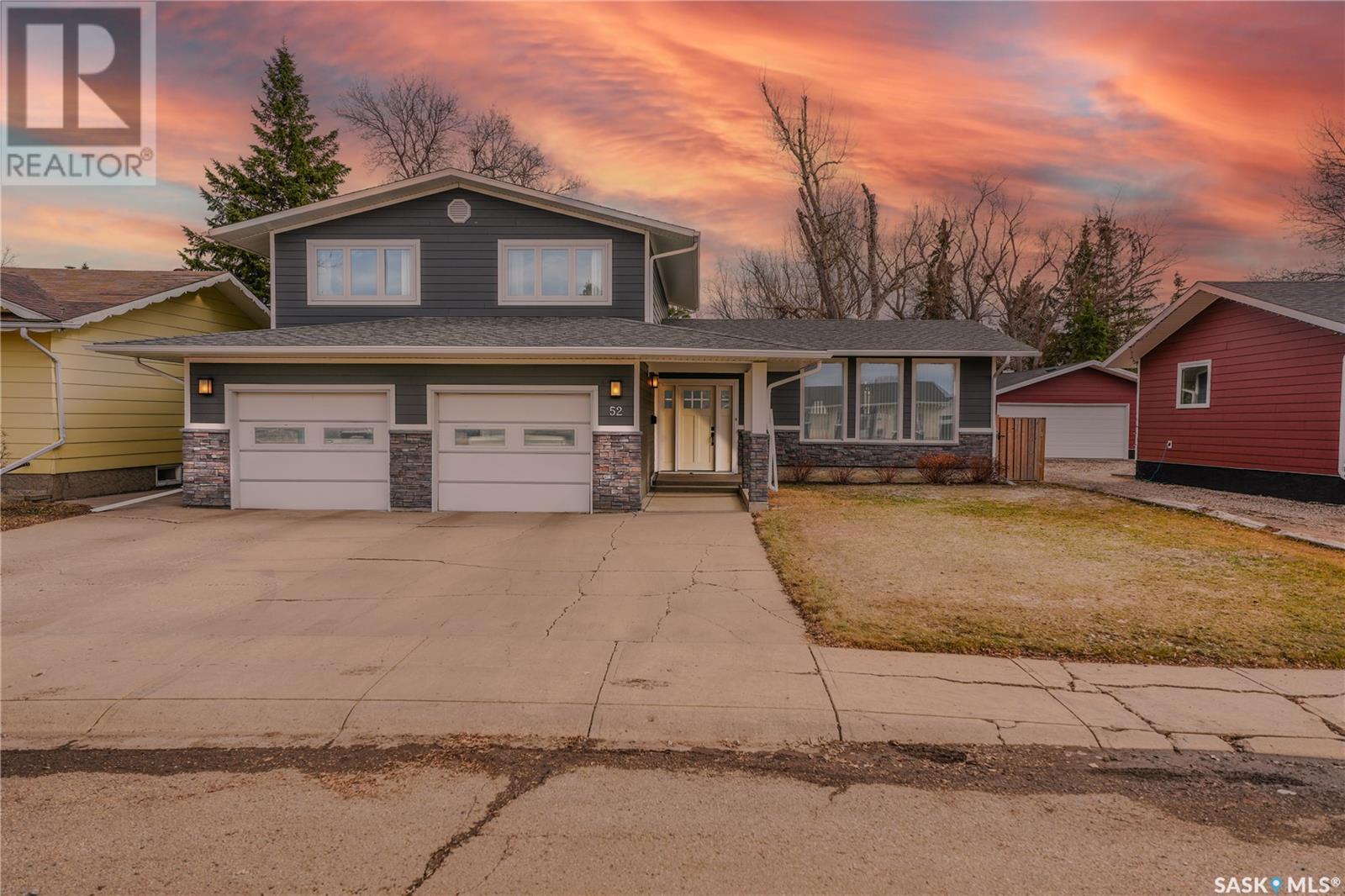 Property at 52 Buttercup CRESCENT NW image 1