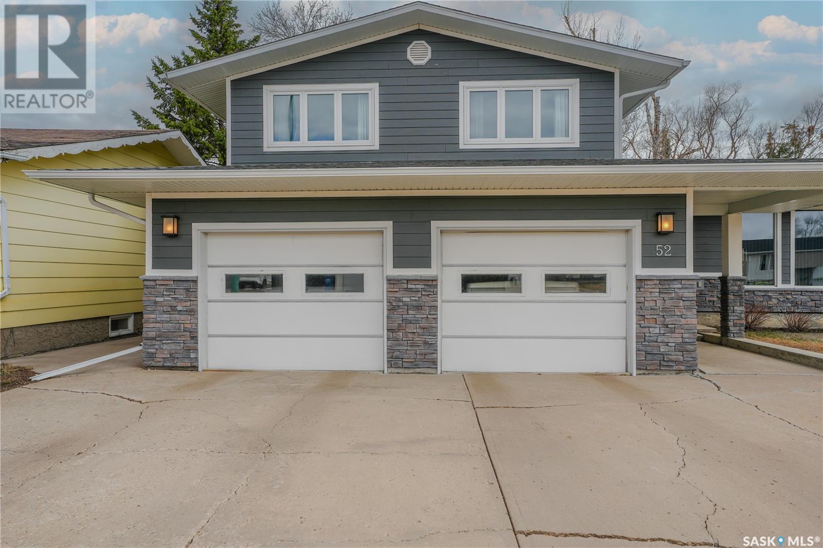 Property at 52 Buttercup CRESCENT NW image 2