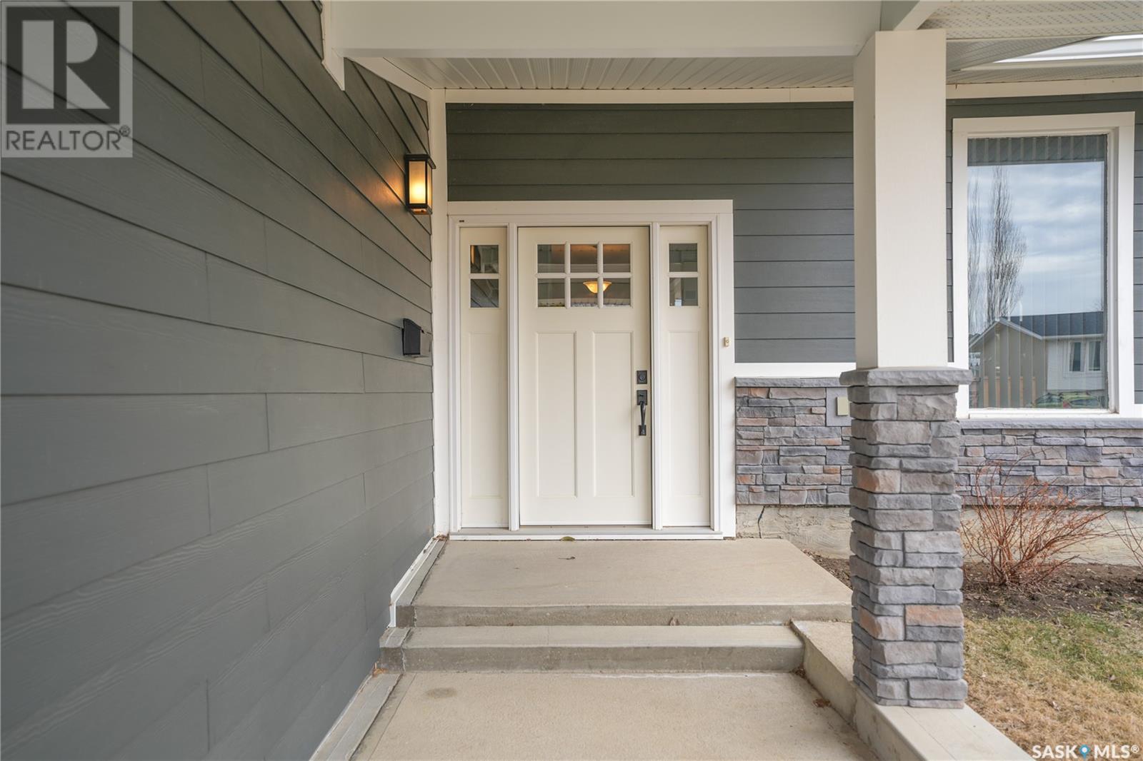 Property at 52 Buttercup CRESCENT NW image 3