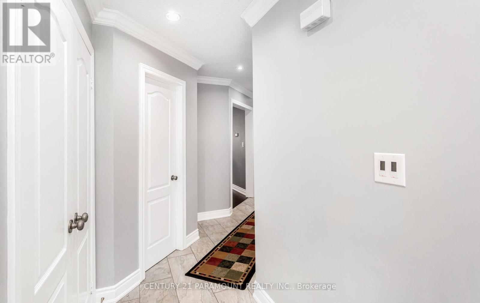 112 Wildberry Crescent, Brampton (Sandringham-Wellington), Ontario  L6R 1J8 - Photo 5 - W12081105