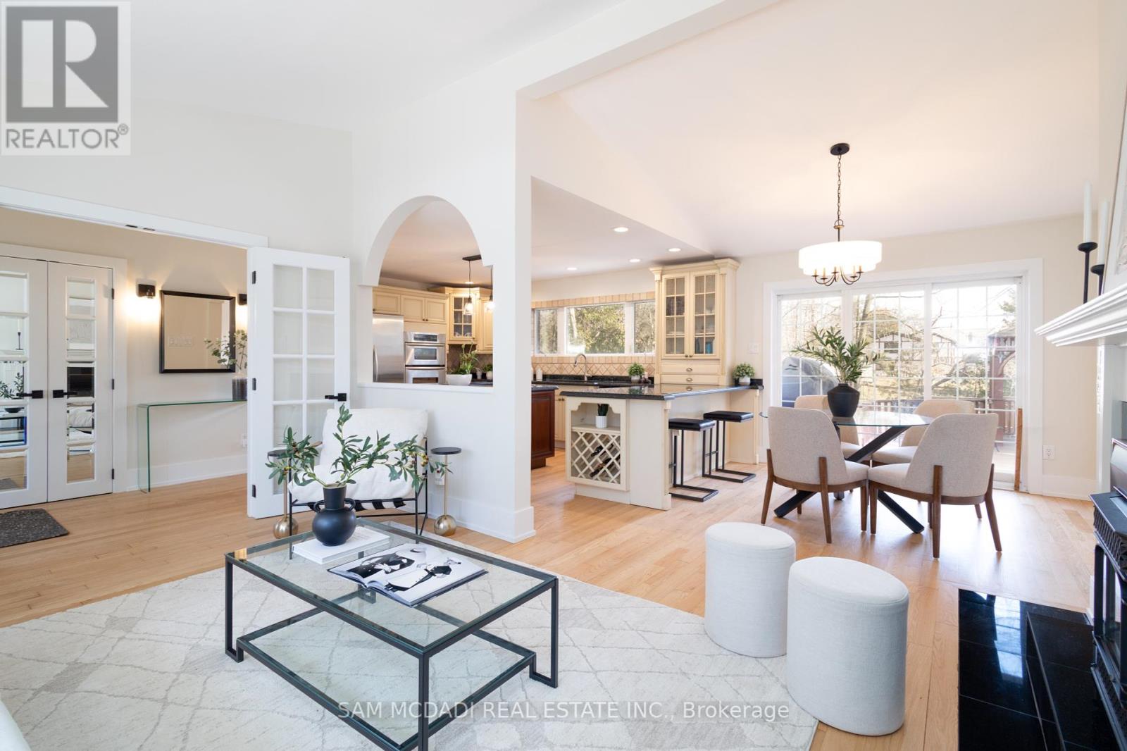 Property at 867 SUNNINGDALE BEND image 4