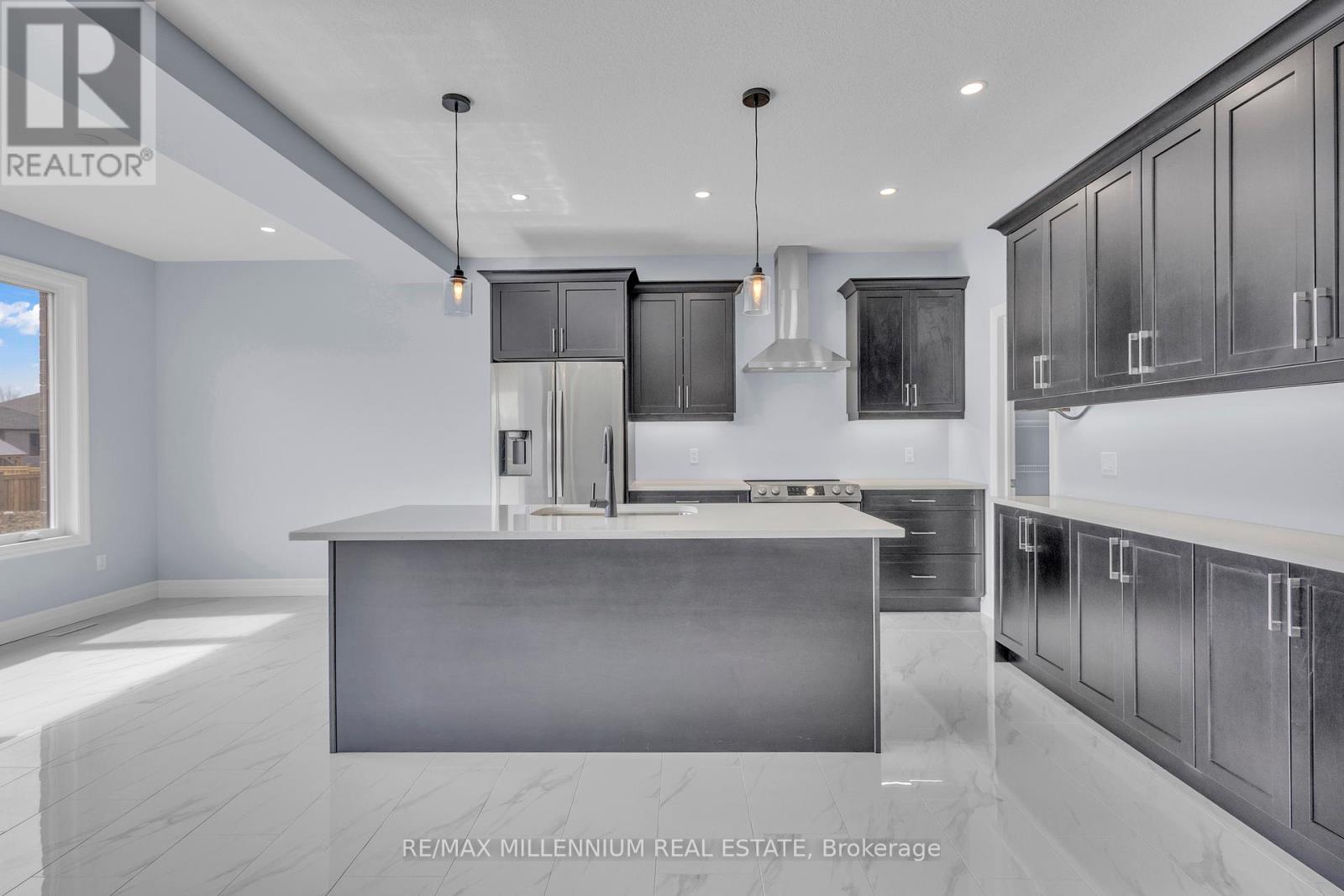 176 Foxborough Place, Thames Centre, Ontario  N0M 2P0 - Photo 11 - X12081135