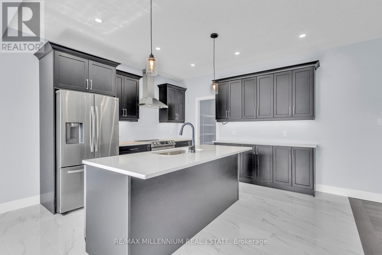 176 Foxborough Place, Thames Centre, Ontario  N0M 2P0 - Photo 12 - X12081135