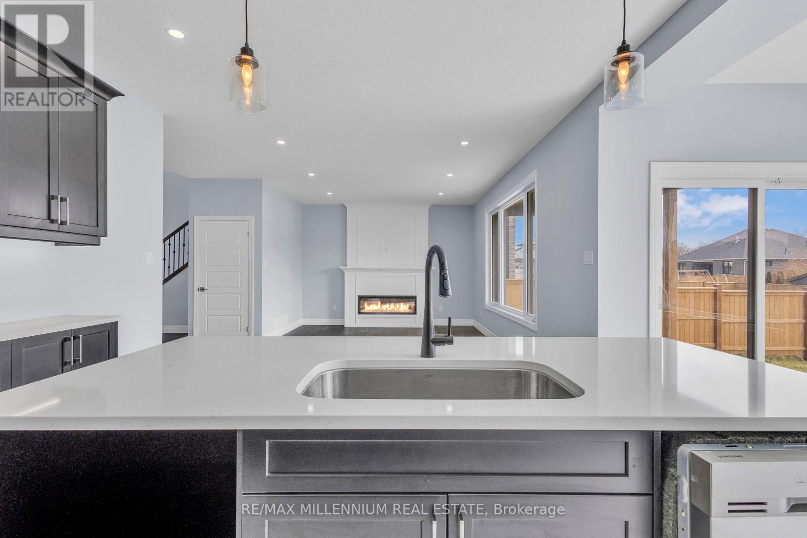 176 Foxborough Place, Thames Centre, Ontario  N0M 2P0 - Photo 17 - X12081135