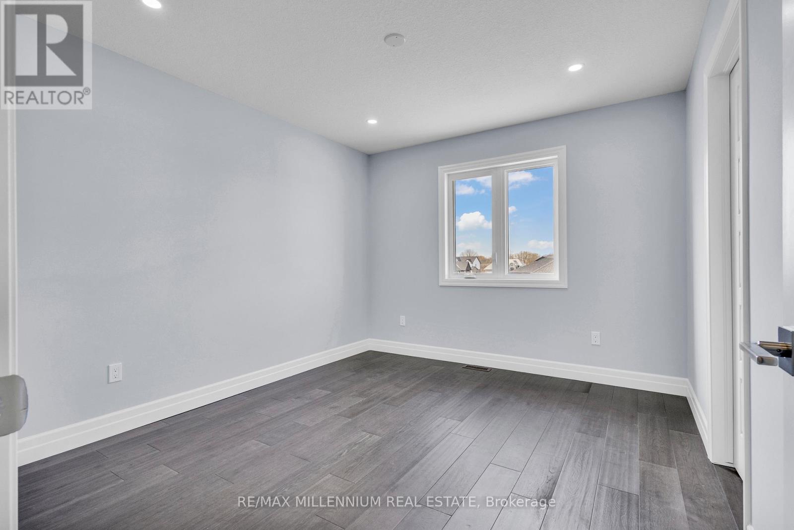 176 Foxborough Place, Thames Centre, Ontario  N0M 2P0 - Photo 23 - X12081135