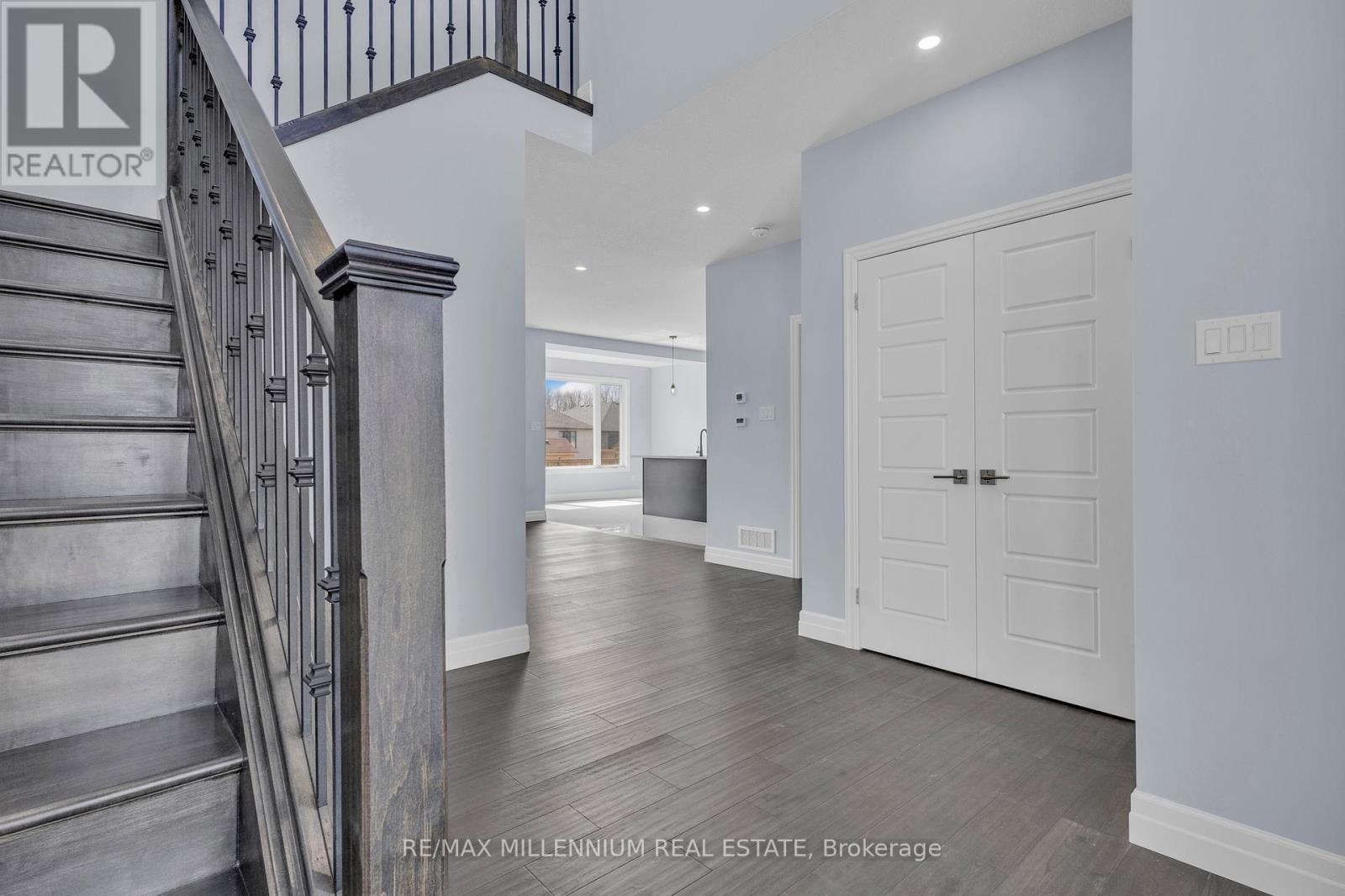 176 Foxborough Place, Thames Centre, Ontario  N0M 2P0 - Photo 7 - X12081135