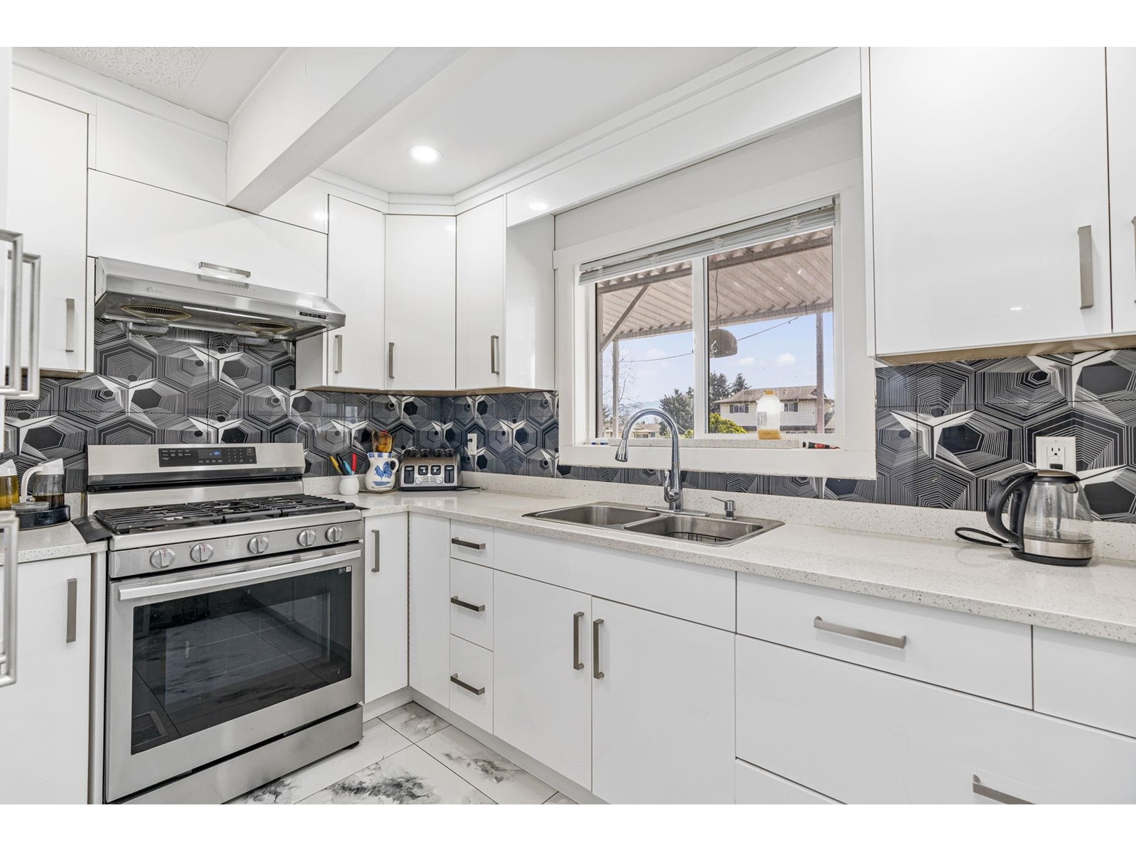 32354 Marshall Road, Abbotsford, British Columbia  V2T 1A4 - Photo 6 - R2989257