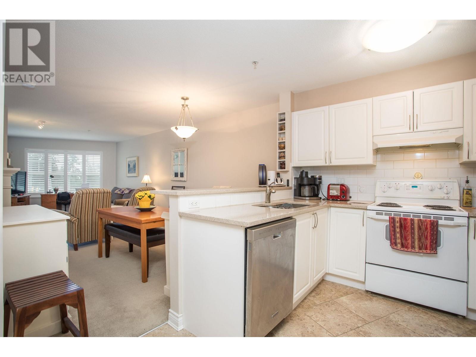 315 960 Lynn Valley Road, North Vancouver, British Columbia  V7J 3V6 - Photo 3 - R2989782