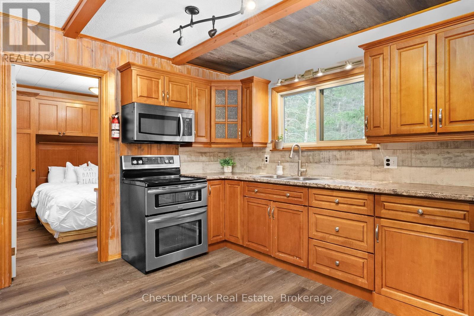 649 Balsam Chutes Road, Huntsville, Ontario  P0B 1L0 - Photo 13 - X12081248