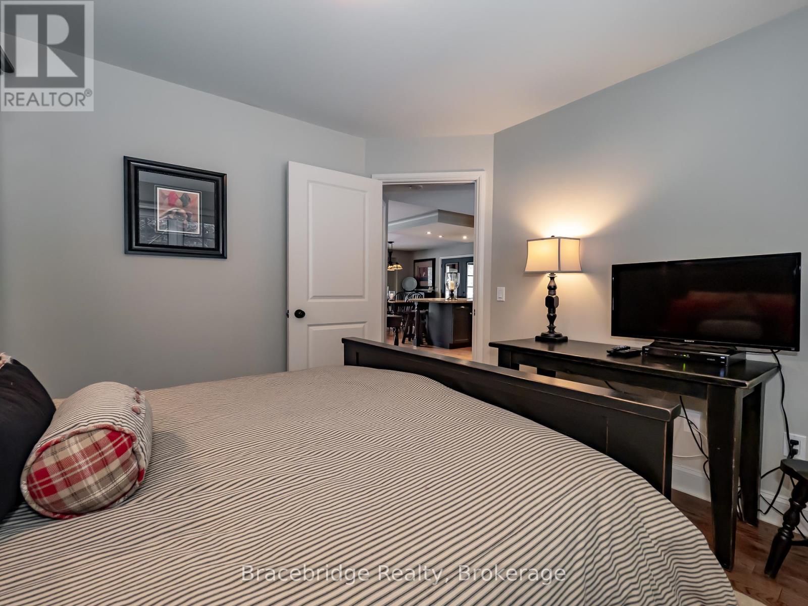 Carling 9 W8 - 3876 Muskoka Road 118 Highway W, Muskoka Lakes, Ontario  P0B 1J0 - Photo 13 - X12081254