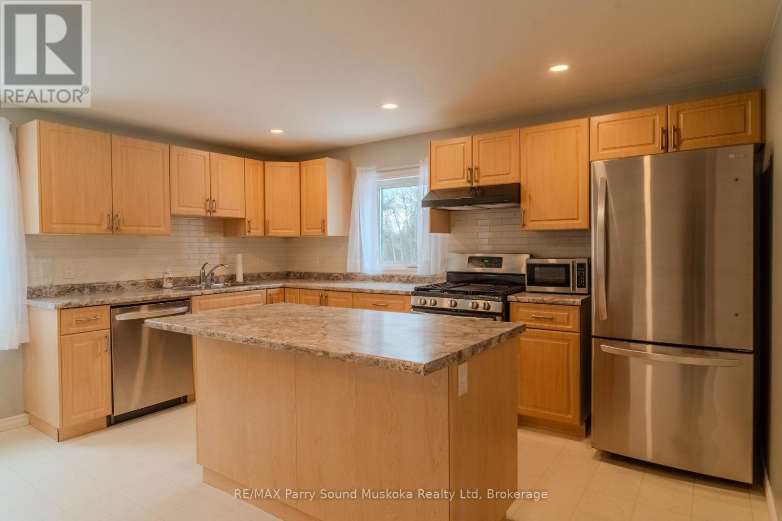 21 Rankin Lake Road, Seguin, Ontario  P2A 0B2 - Photo 15 - X12081280