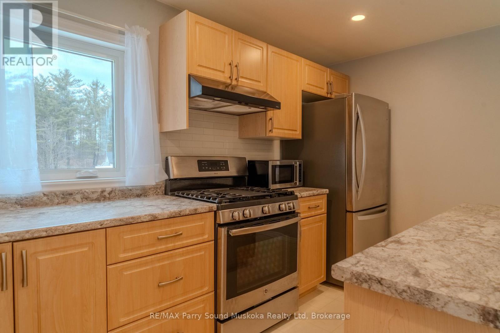 21 Rankin Lake Road, Seguin, Ontario  P2A 0B2 - Photo 17 - X12081280