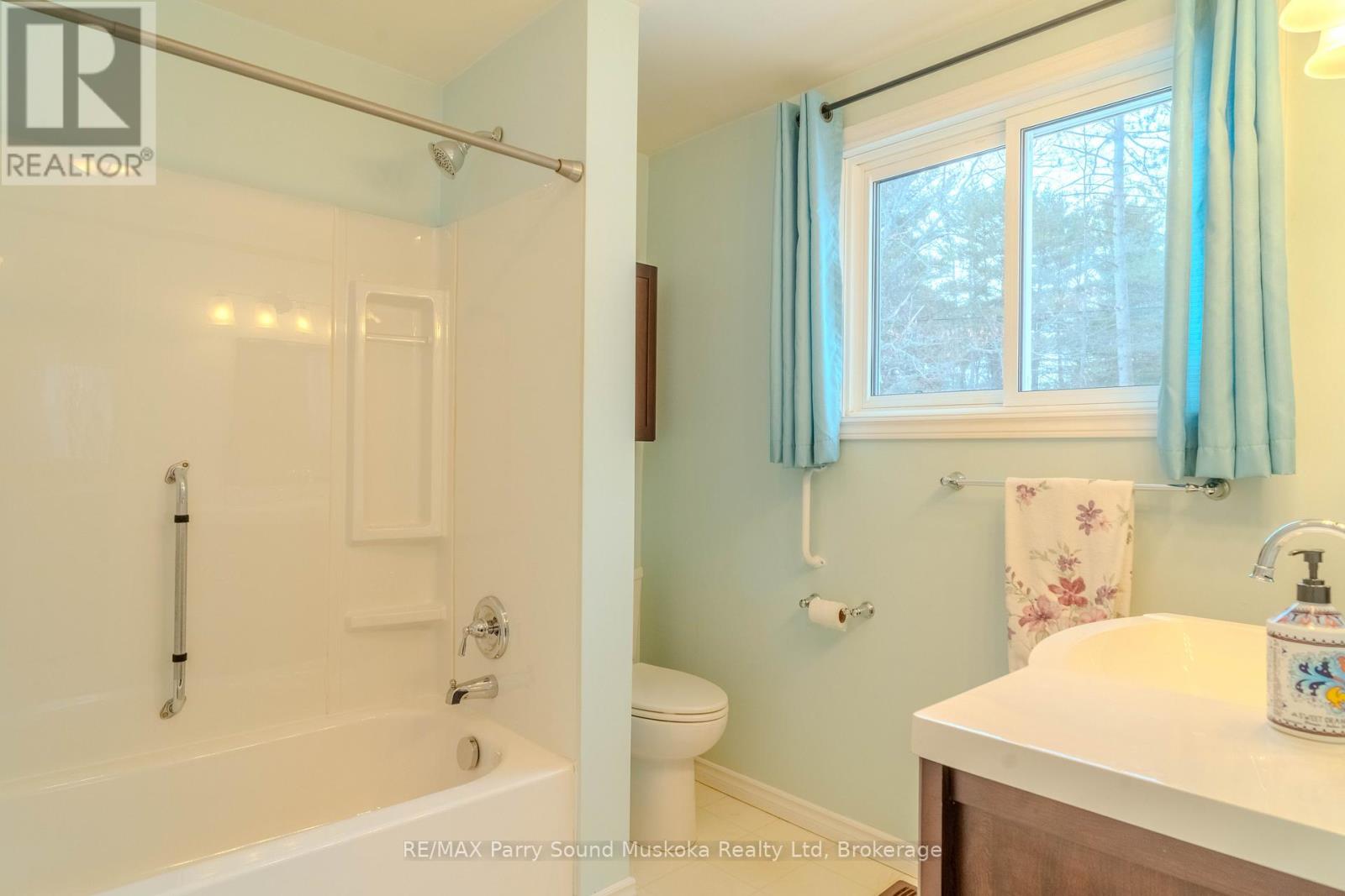 21 Rankin Lake Road, Seguin, Ontario  P2A 0B2 - Photo 21 - X12081280