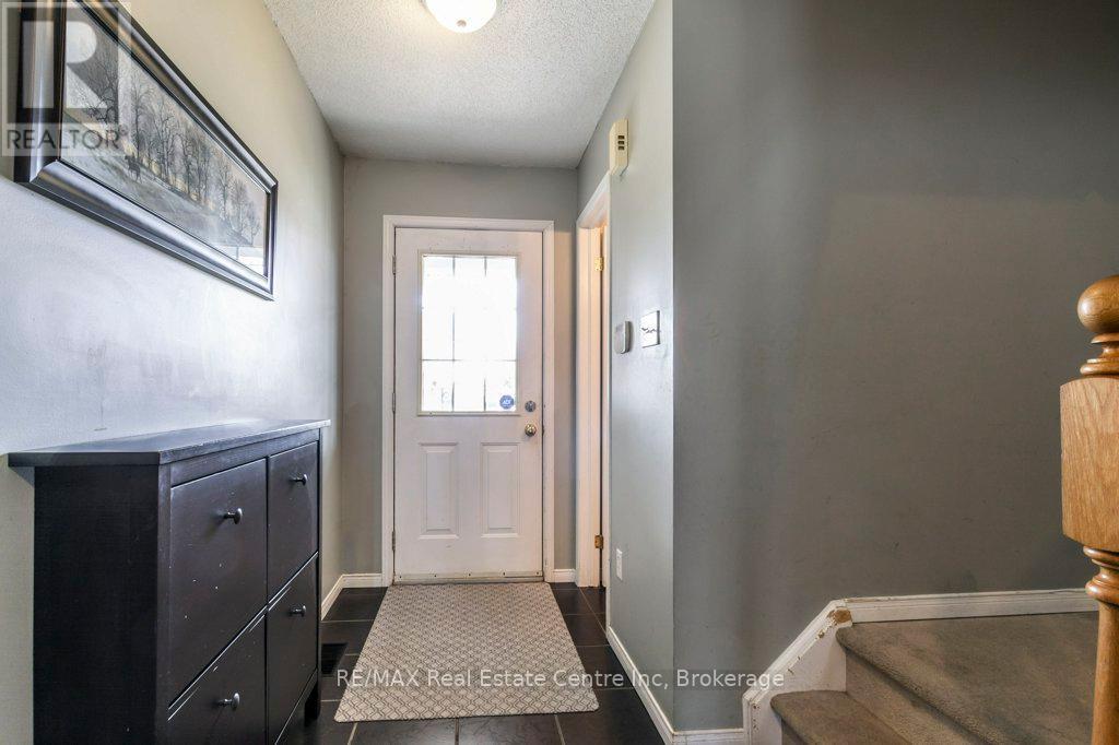 71 Milson Crescent, Guelph, Ontario  N1C 1G7 - Photo 5 - X12081282