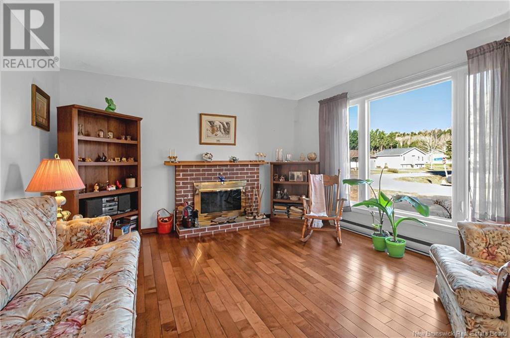 Property at 24 Chestnut Crescent image 4
