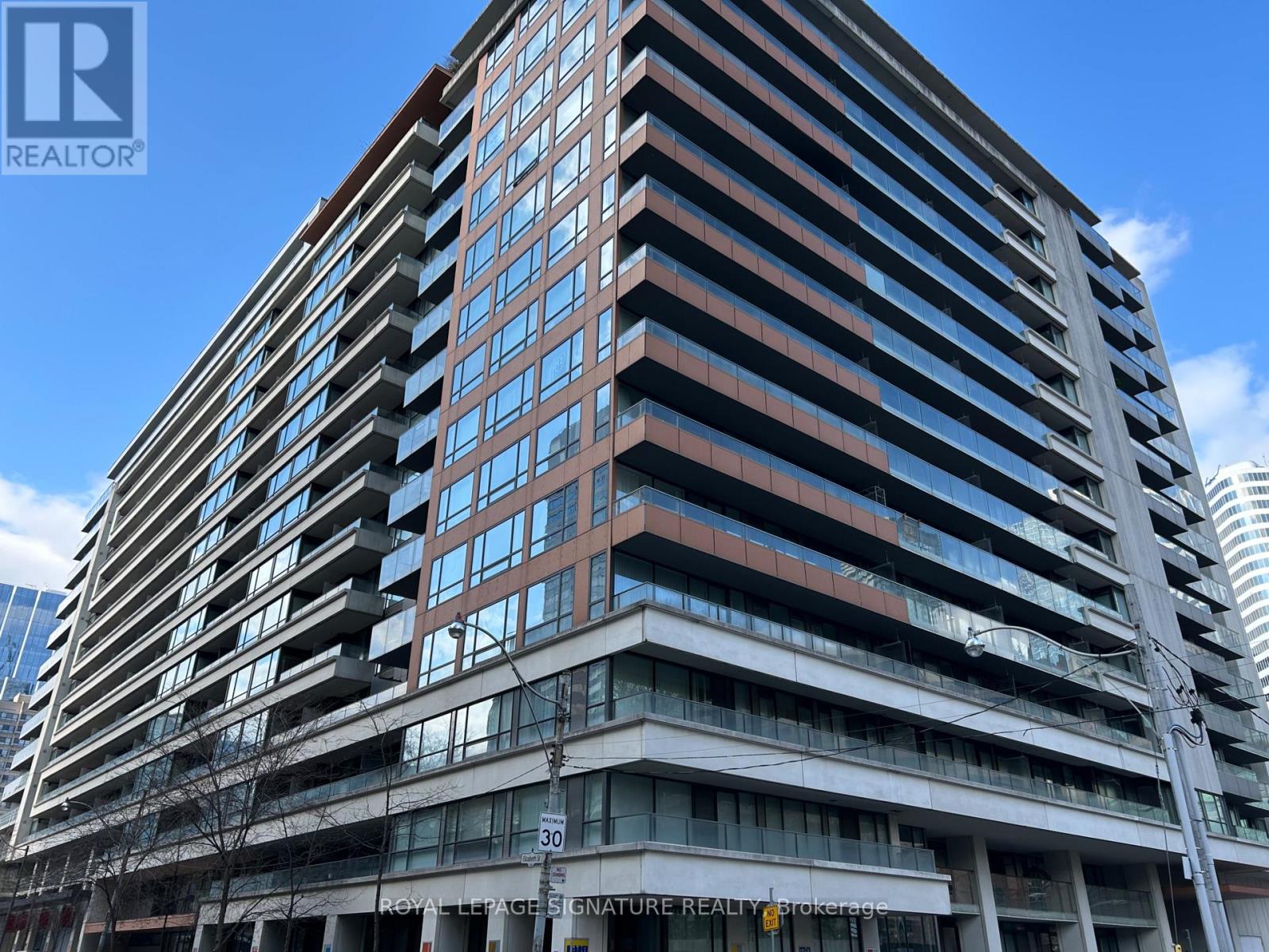 915 - 111 ELIZABETH STREET, Toronto, Ontario