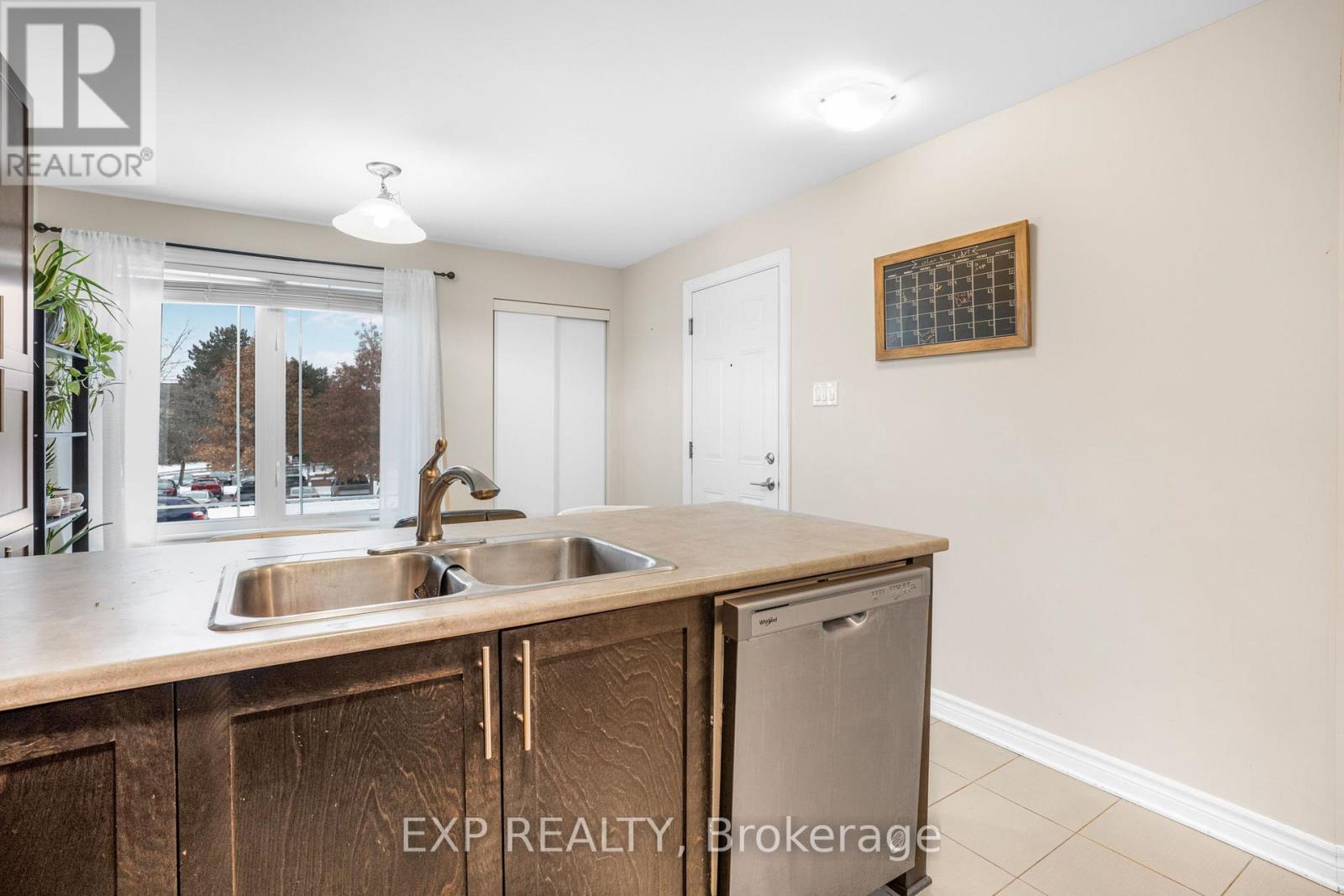18 - 176 Den Haag Drive, Ottawa, Ontario  K1K 2V7 - Photo 10 - X12081267
