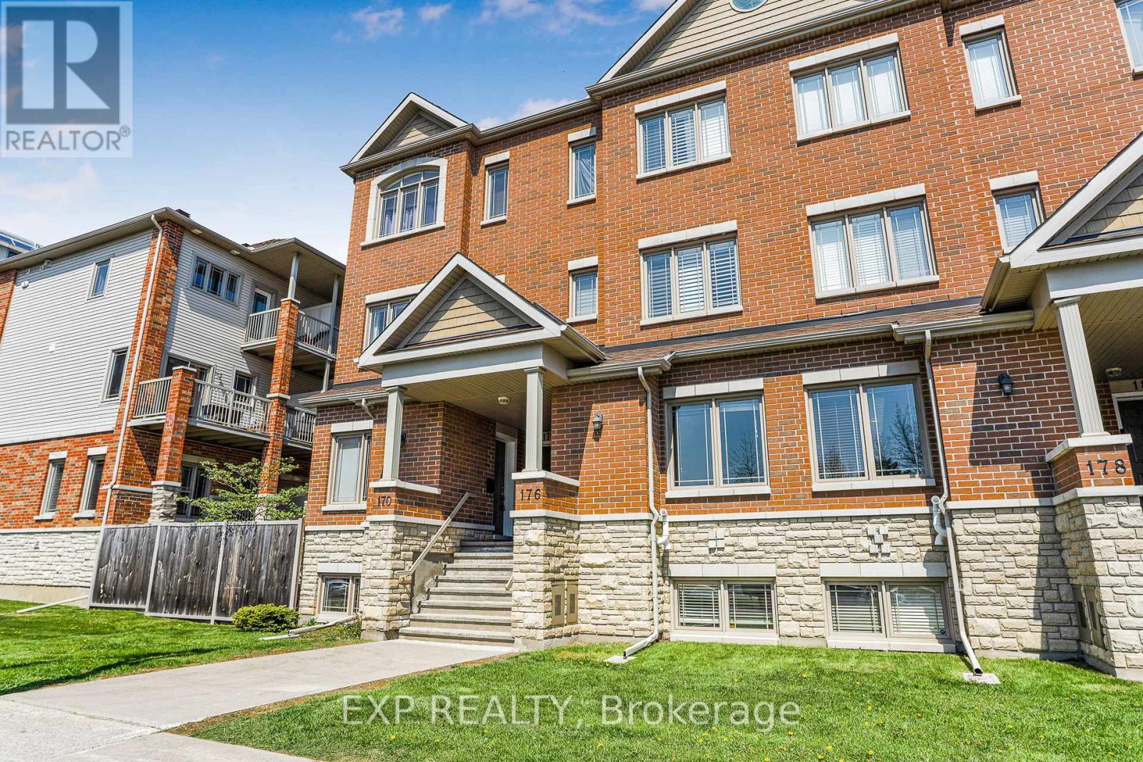 18 - 176 Den Haag Drive, Ottawa, Ontario  K1K 2V7 - Photo 2 - X12081267