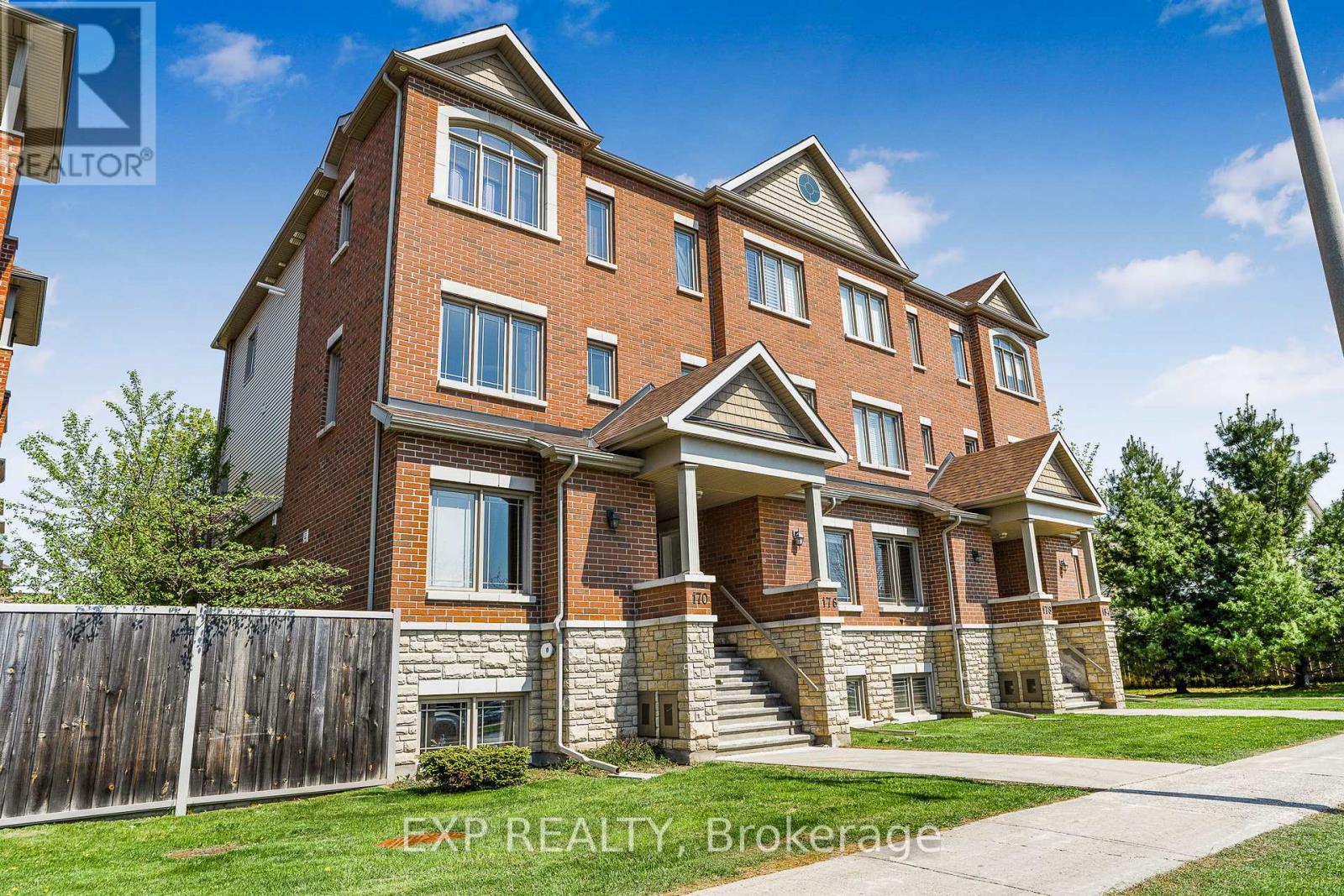 18 - 176 Den Haag Drive, Ottawa, Ontario  K1K 2V7 - Photo 3 - X12081267