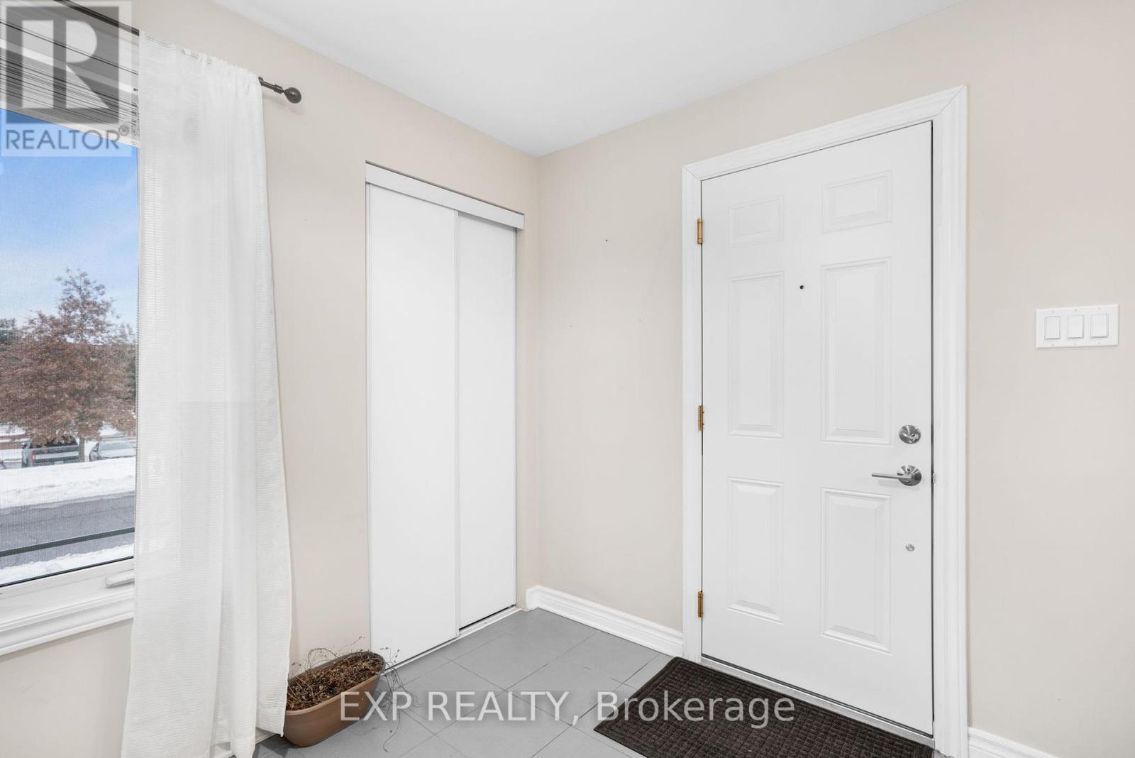 18 - 176 Den Haag Drive, Ottawa, Ontario  K1K 2V7 - Photo 6 - X12081267