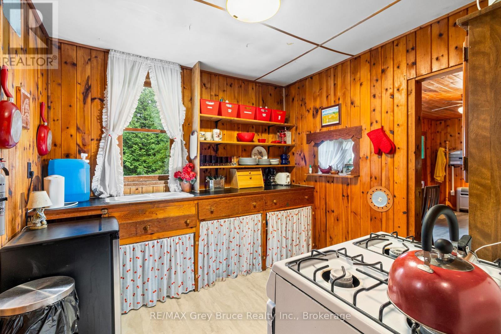 6726 Highway 6, Northern Bruce Peninsula, Ontario  N0H 2R0 - Photo 19 - X11955886