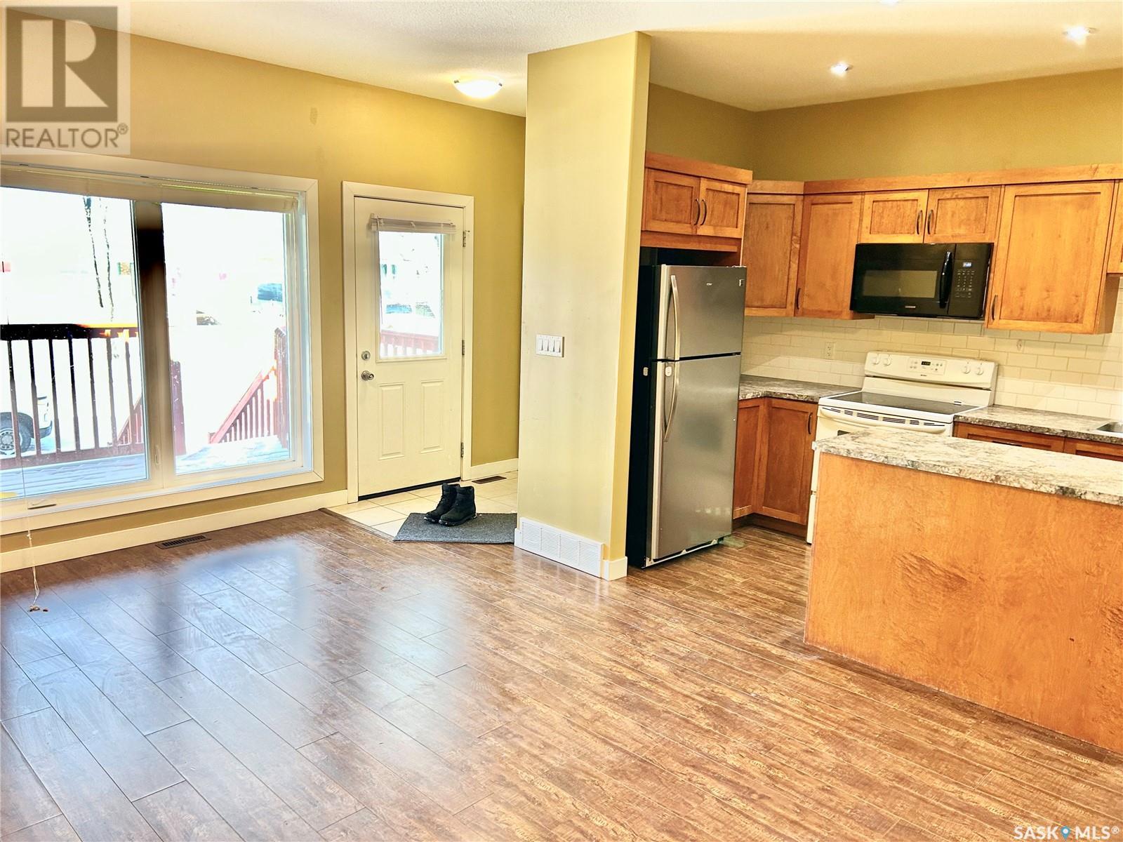 Property at 1069 Lindsay STREET image 5