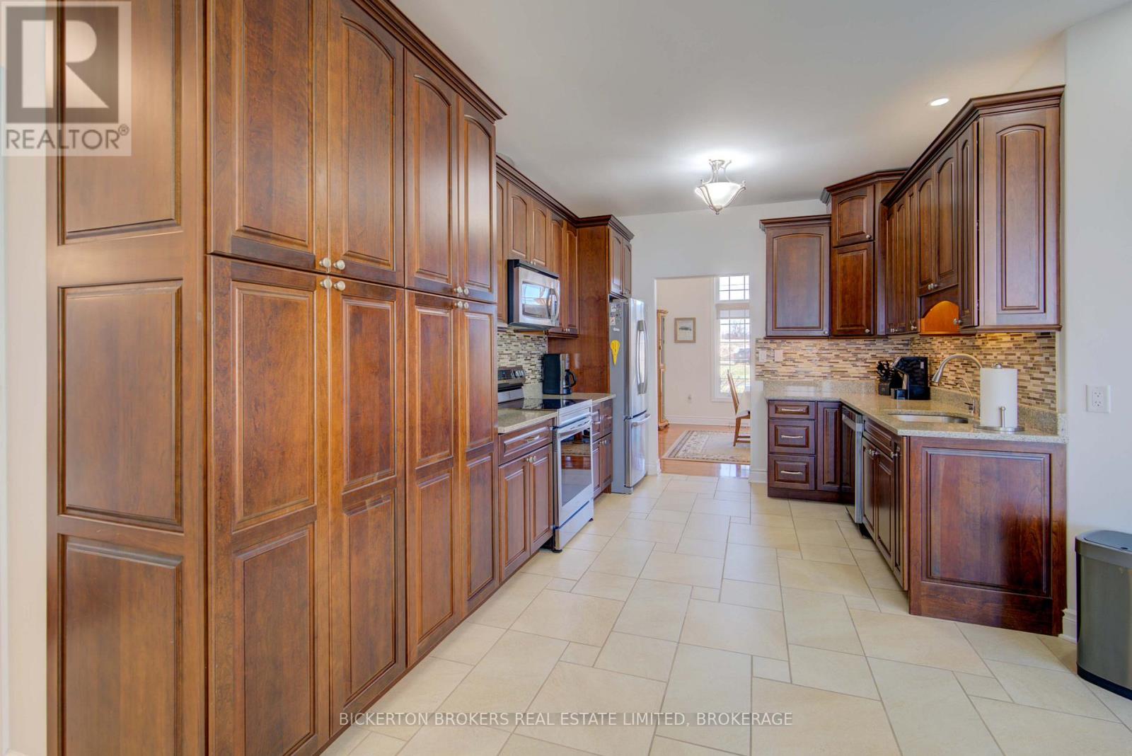 255 Good Friend Drive, Frontenac Islands, Ontario  K7G 2V6 - Photo 26 - X12075520
