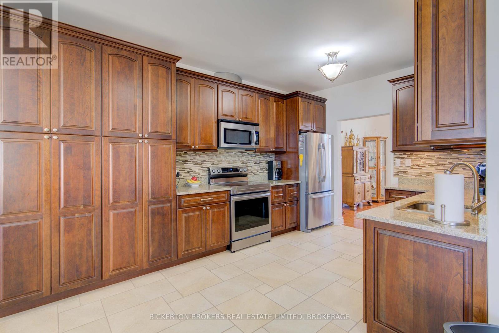 255 Good Friend Drive, Frontenac Islands, Ontario  K7G 2V6 - Photo 27 - X12075520