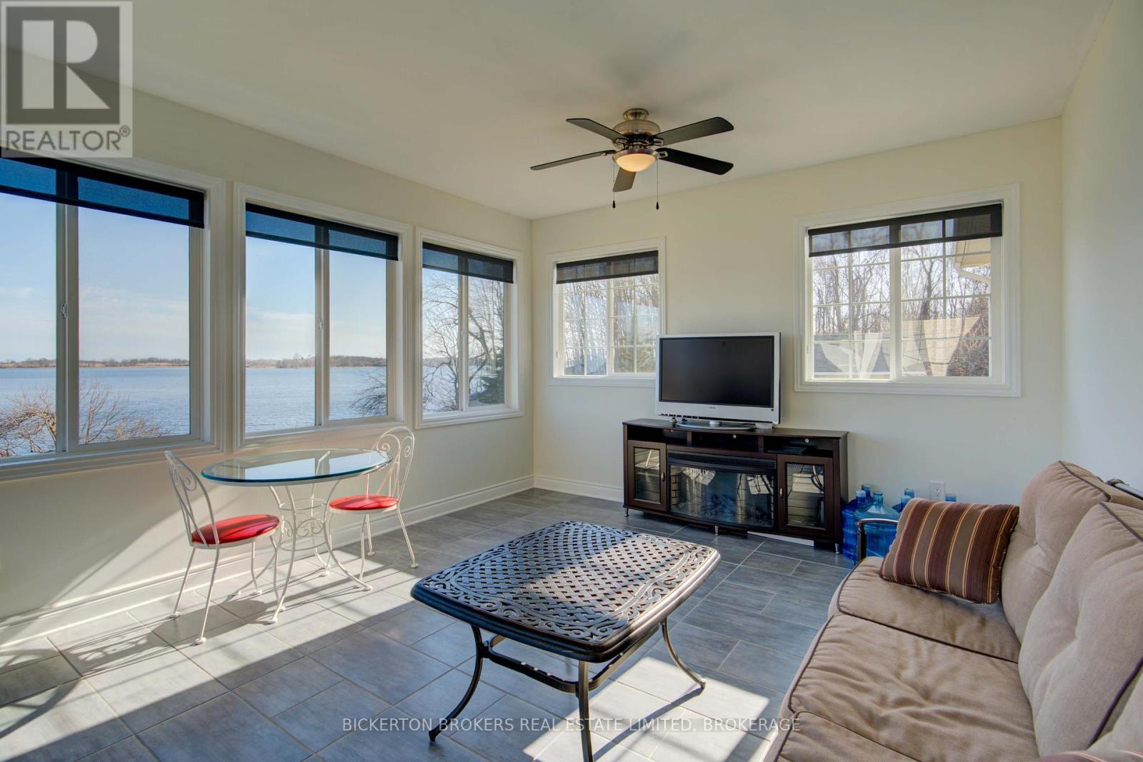 255 Good Friend Drive, Frontenac Islands, Ontario  K7G 2V6 - Photo 32 - X12075520