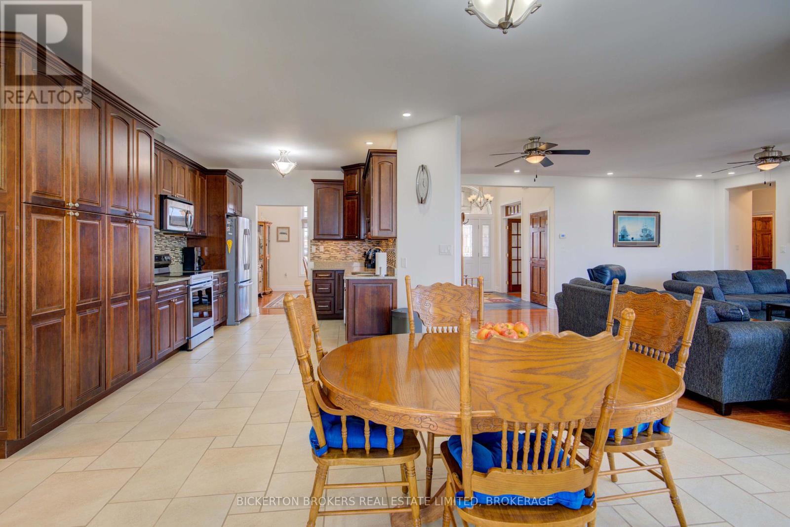 255 Good Friend Drive, Frontenac Islands, Ontario  K7G 2V6 - Photo 33 - X12075520