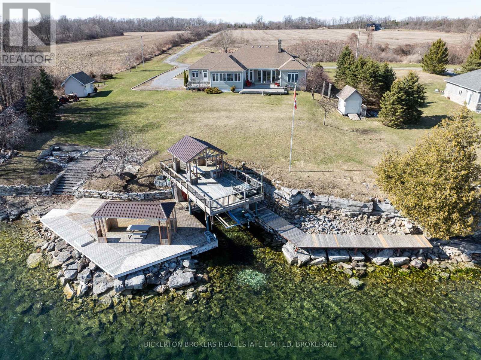 255 Good Friend Drive, Frontenac Islands, Ontario  K7G 2V6 - Photo 5 - X12075520