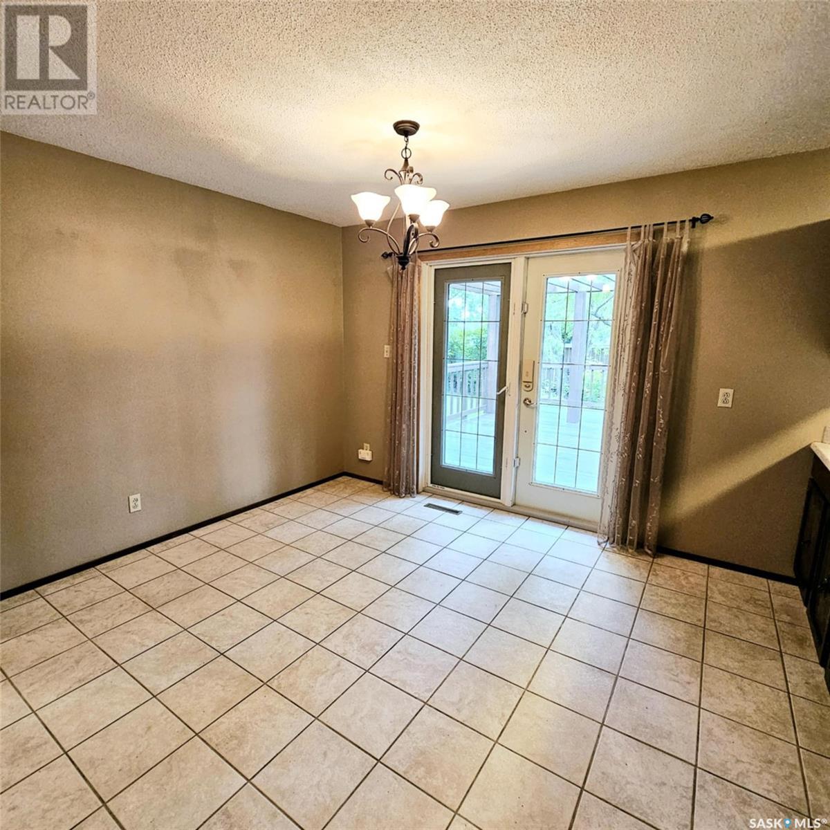 515 Grant Bay, Esterhazy, Saskatchewan  S0A 0X0 - Photo 8 - SK974854