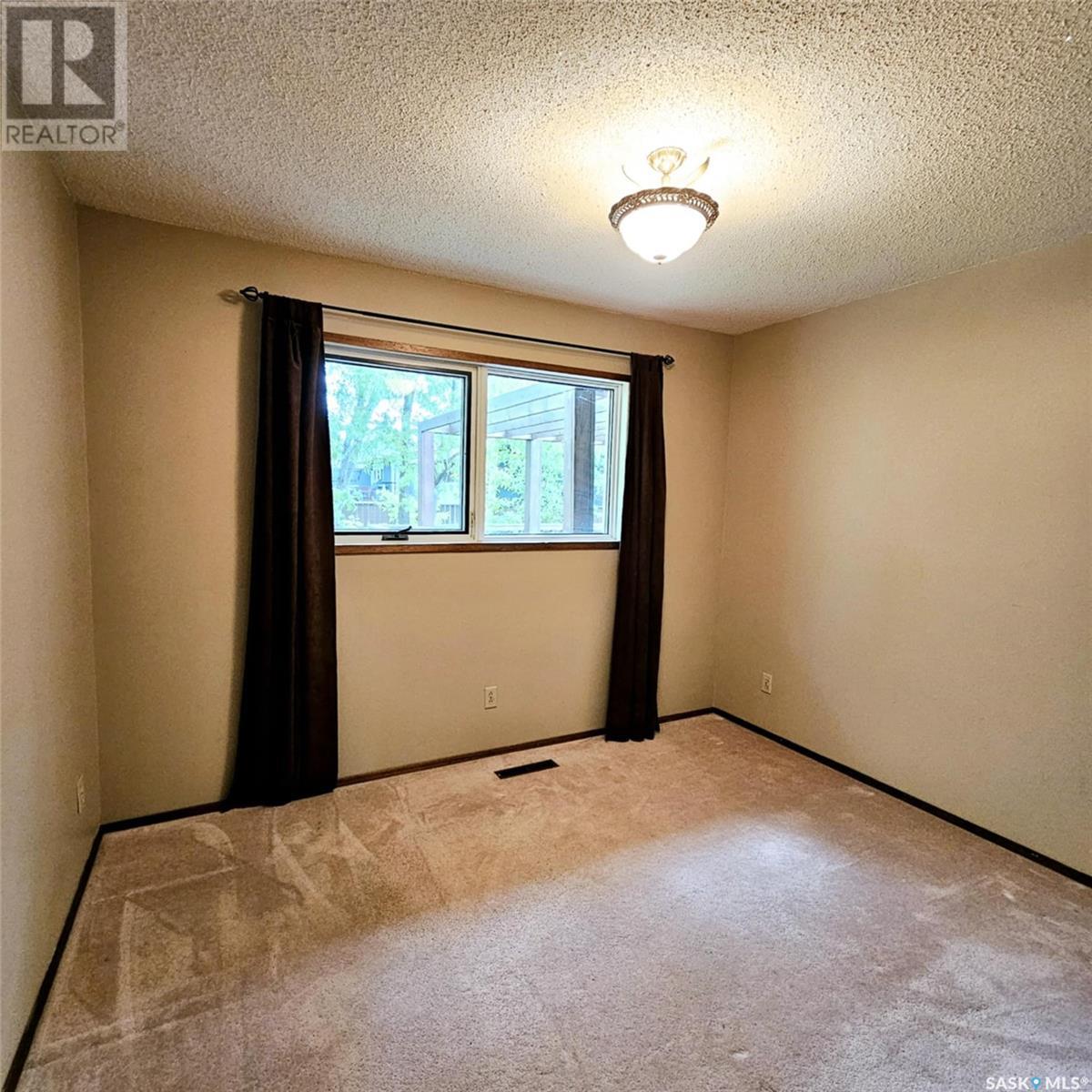 515 Grant Bay, Esterhazy, Saskatchewan  S0A 0X0 - Photo 18 - SK974854
