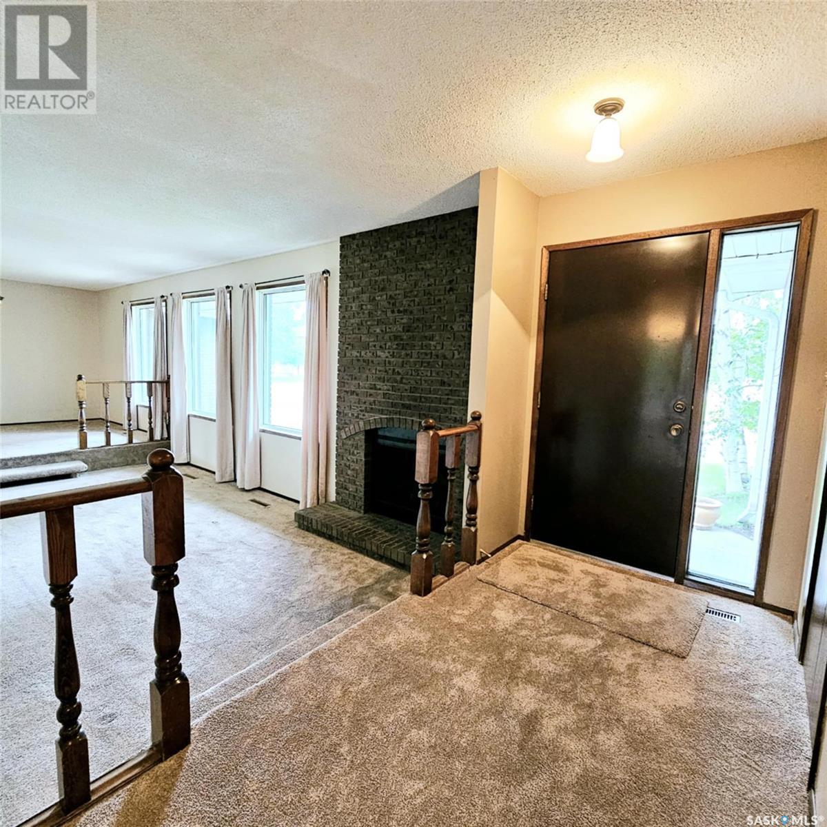 515 Grant Bay, Esterhazy, Saskatchewan  S0A 0X0 - Photo 2 - SK974854